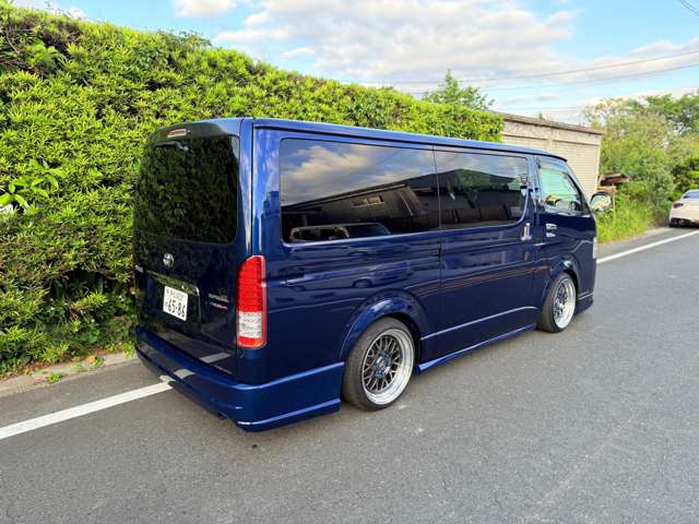 Toyota Hiace Van 8