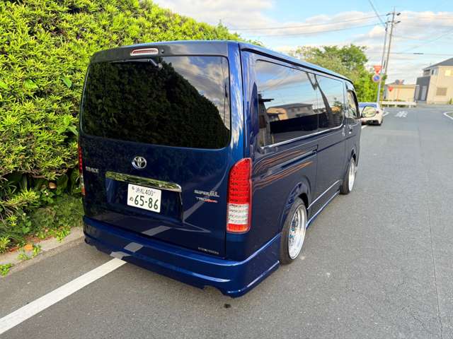 Toyota Hiace Van 9