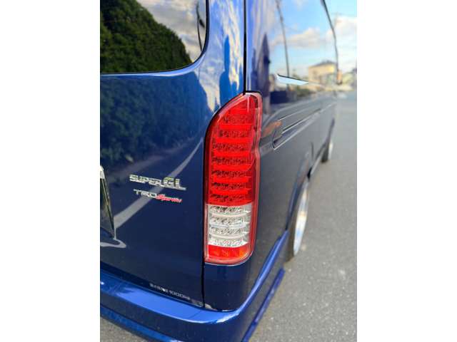 Toyota Hiace Van 10