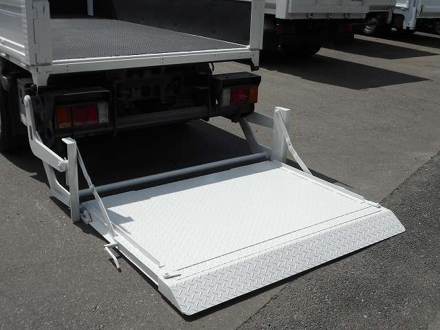 Isuzu Elf 12