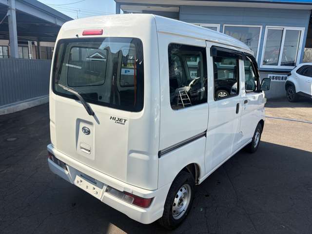 Daihatsu Hijet Cargo 4