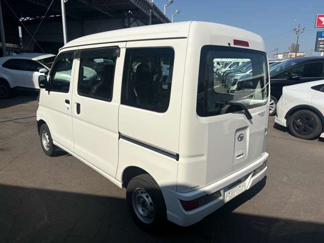 Daihatsu Hijet Cargo 6