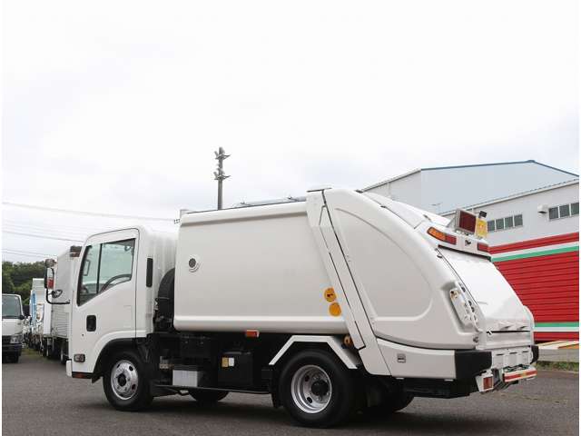 Isuzu Elf 11