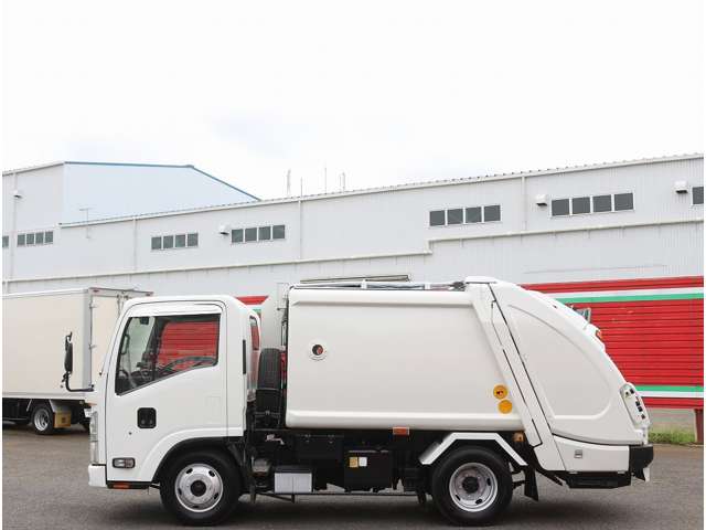 Isuzu Elf 12
