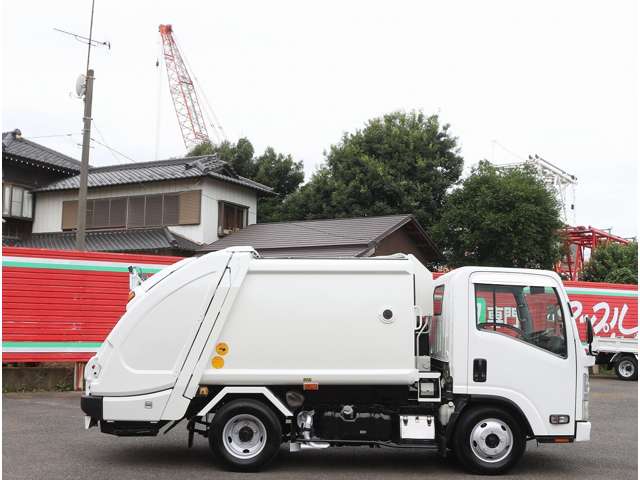 Isuzu Elf 8