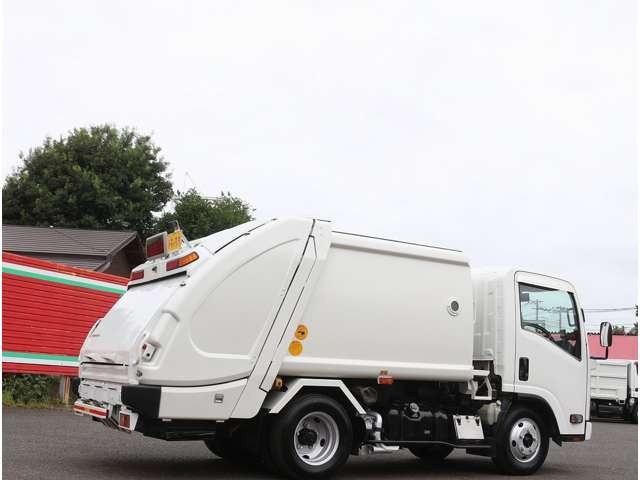Isuzu Elf 9