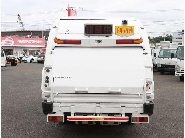 Isuzu Elf 10