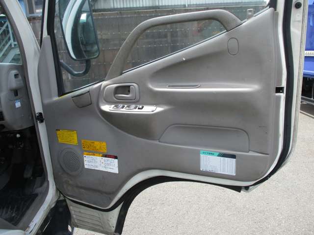 Hino Dutro 4