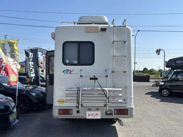 Isuzu Elf 6