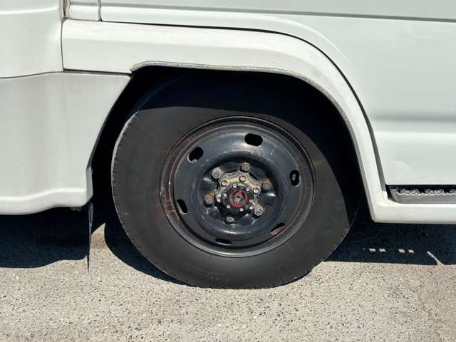 Isuzu Elf 9