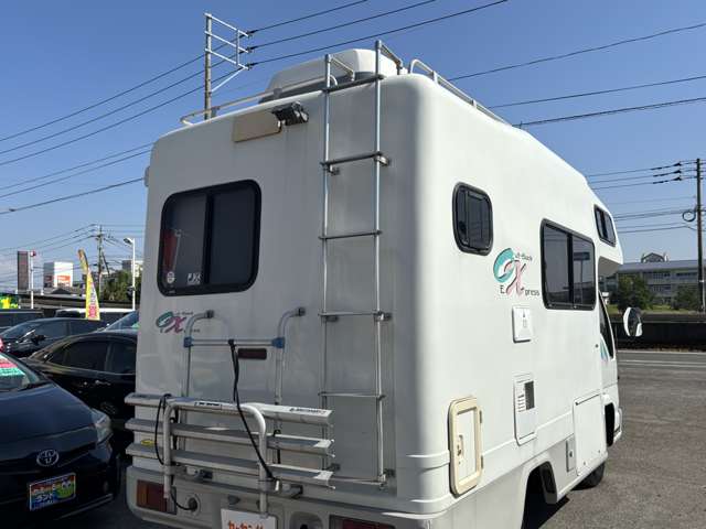 Isuzu Elf 10