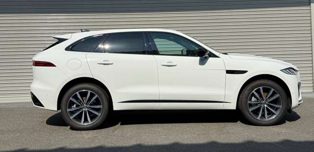 Jaguar F-Pace 11