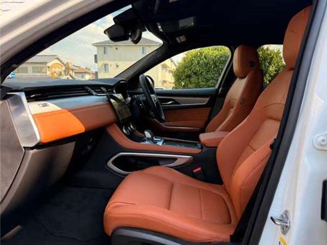 Jaguar F-Pace 5