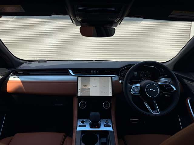 Jaguar F-Pace 6