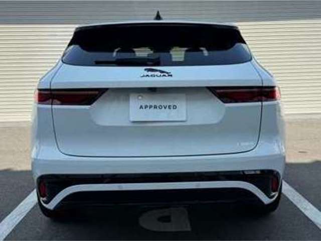 Jaguar F-Pace 10