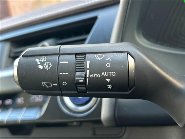 Lexus UX 12