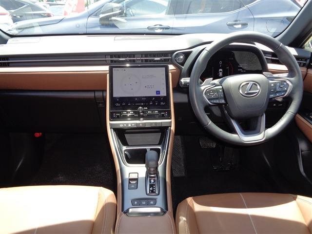 Lexus LBX 12