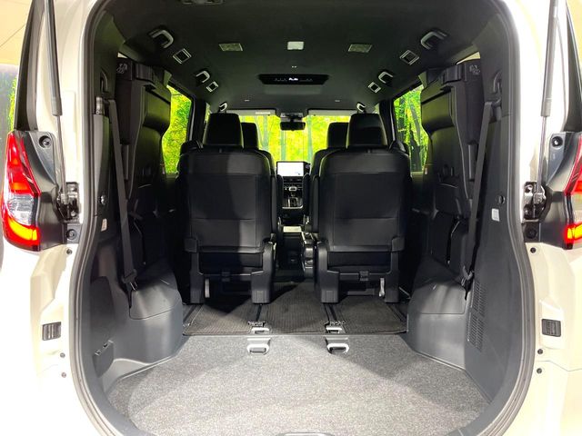 Toyota Noah 11