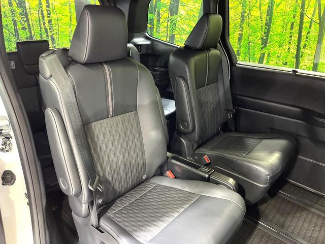 Toyota Noah 9