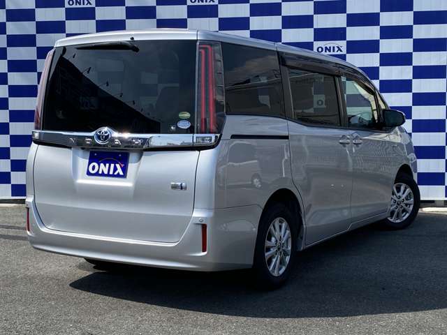 Toyota Noah 5