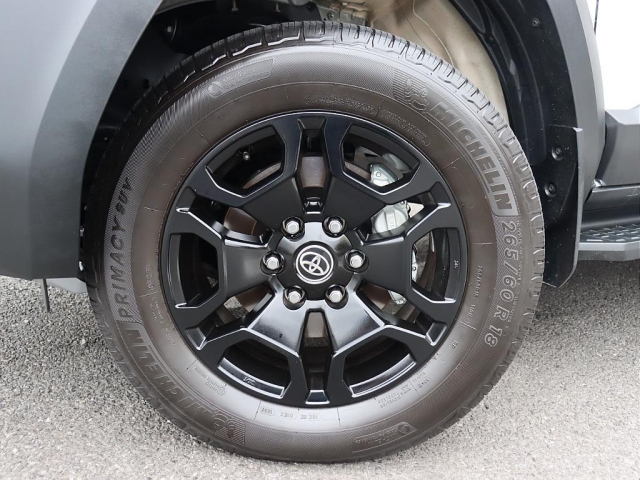 Toyota Land Cruiser FJ 12