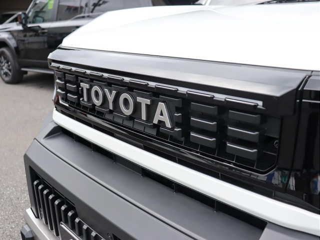 Toyota Land Cruiser FJ 3