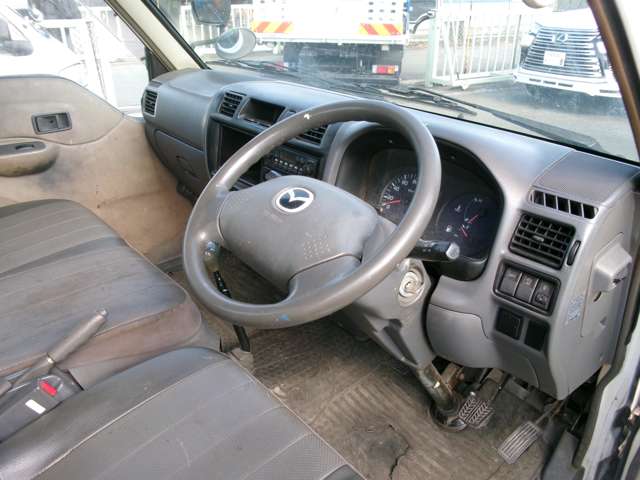 Mazda Bongo Truck 10