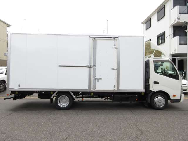 Hino Dutro 11