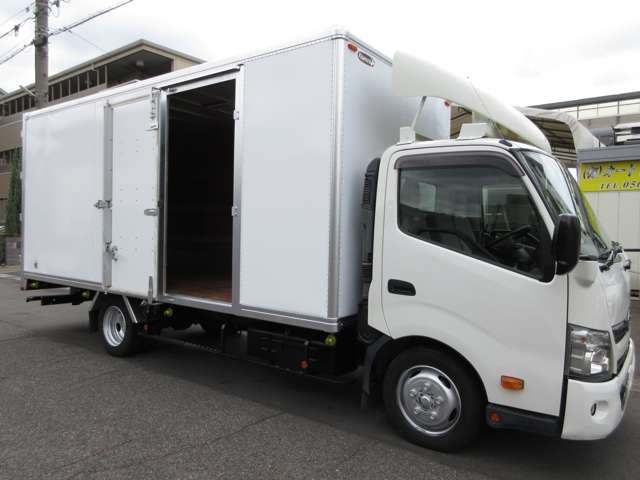 Hino Dutro 5