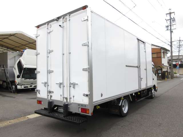 Hino Dutro 6