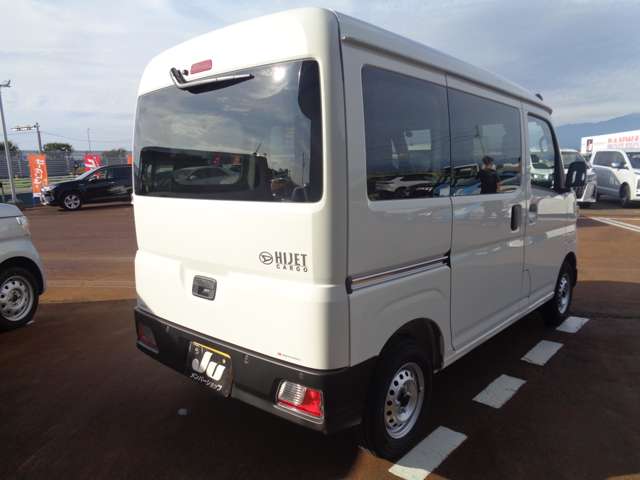 Daihatsu Hijet Cargo 5