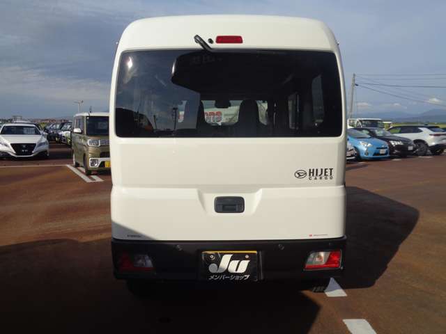 Daihatsu Hijet Cargo 6