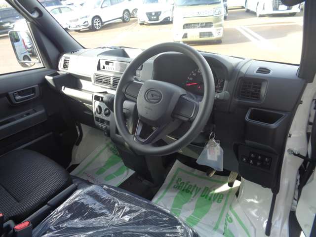 Daihatsu Hijet Cargo 7