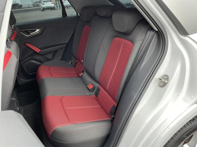 Audi Q2 12