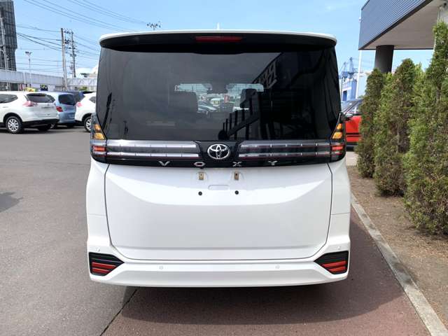 Toyota Voxy 8