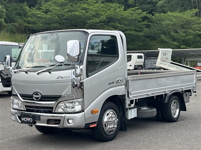 Hino Dutro 3