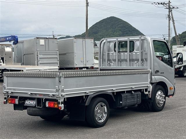 Hino Dutro 4