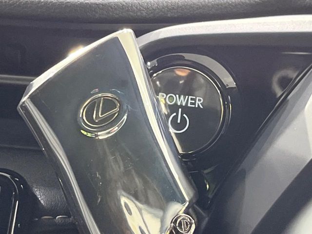 Lexus LBX 8