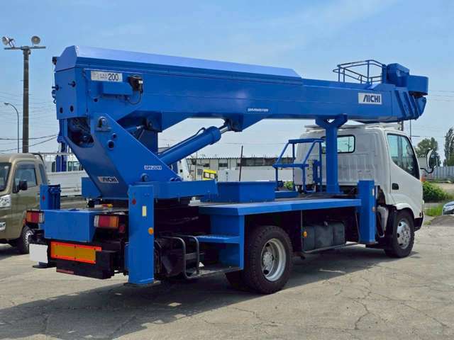 Hino Dutro 10