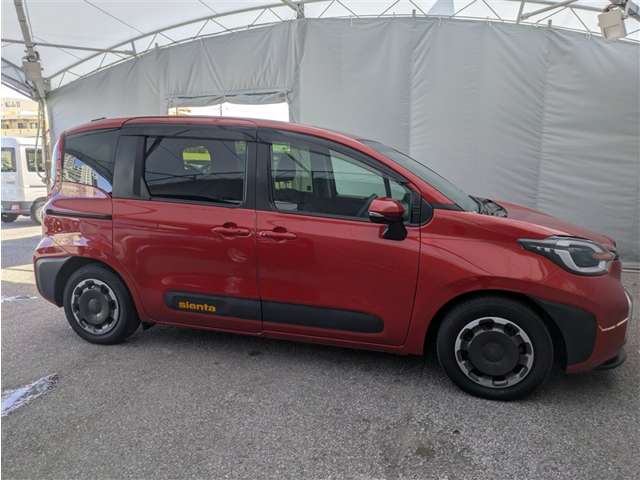 Toyota Sienta 8