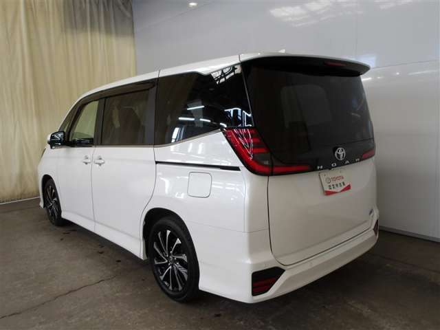 Toyota Noah 3