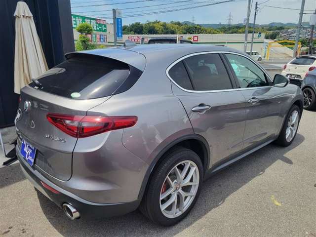 Alfa Romeo Stelvio 12
