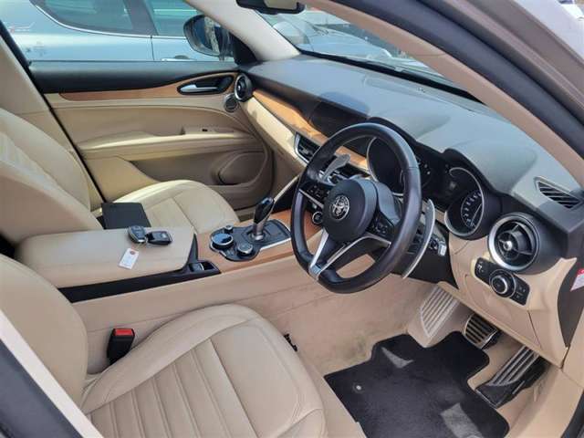Alfa Romeo Stelvio 4