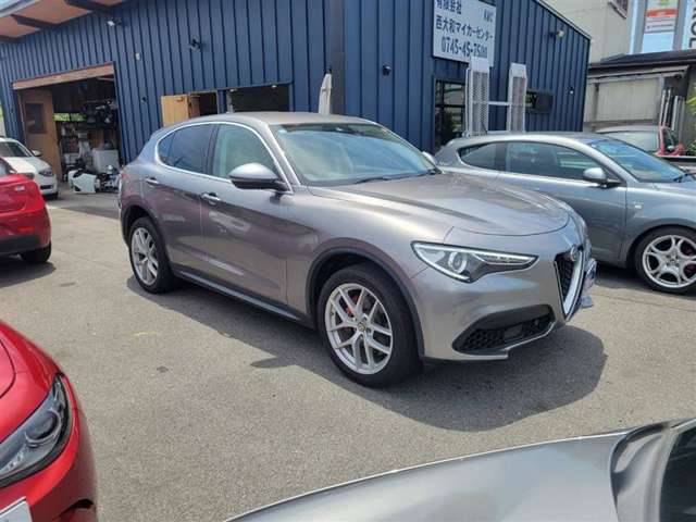 Alfa Romeo Stelvio 8