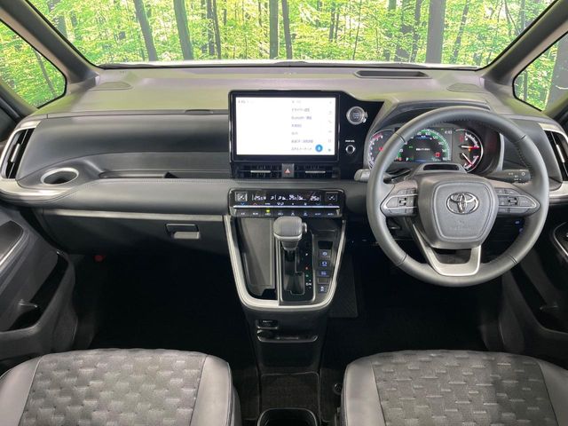 Toyota Voxy 2
