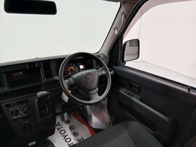 Daihatsu Hijet Cargo 12