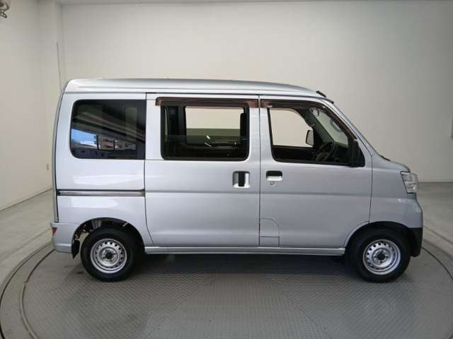 Daihatsu Hijet Cargo 4