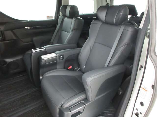 Toyota Alphard 11
