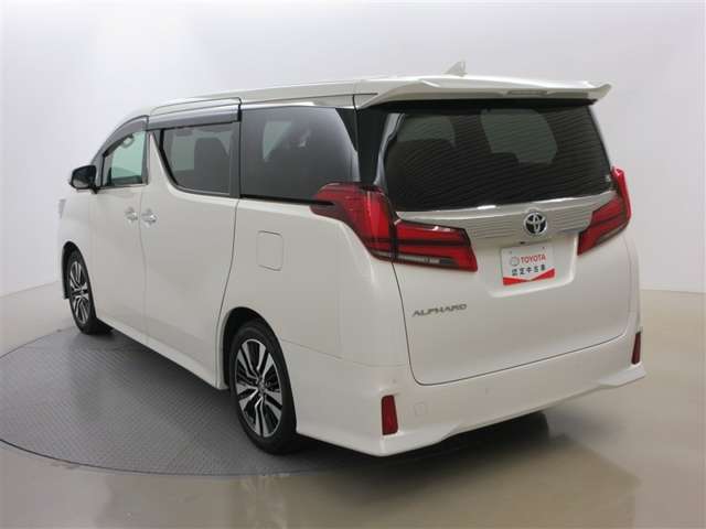 Toyota Alphard 3