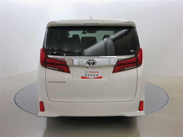 Toyota Alphard 4